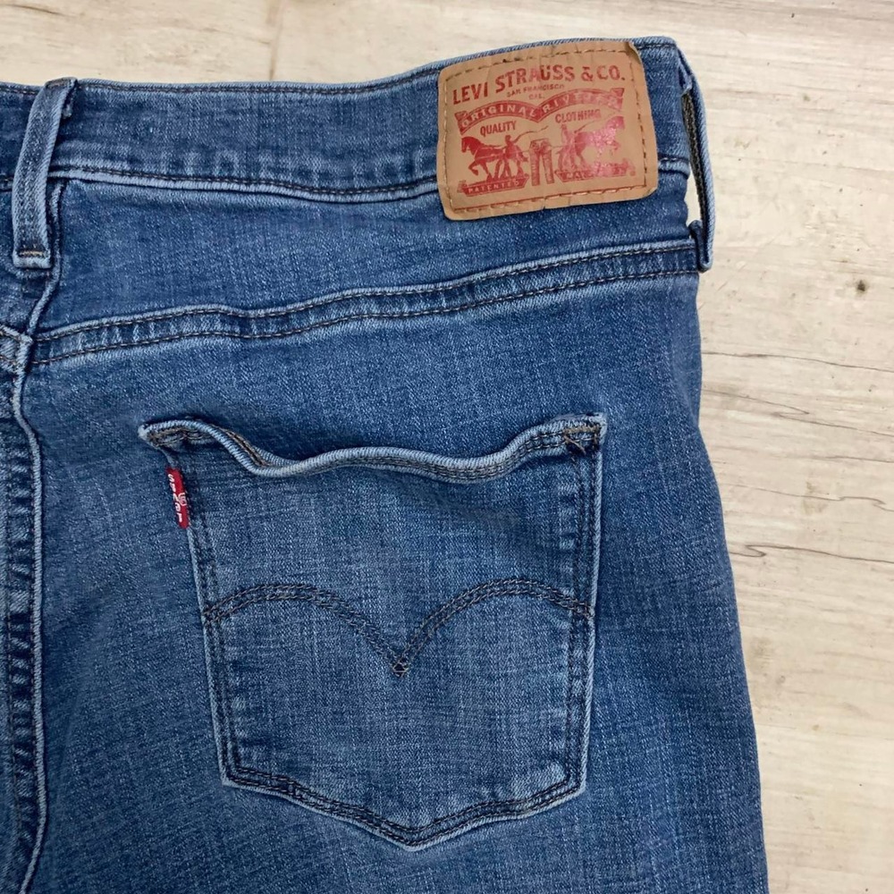 Levis High Waisted Slimming Straight Blue Denim Jeans Size 12 W32 L31